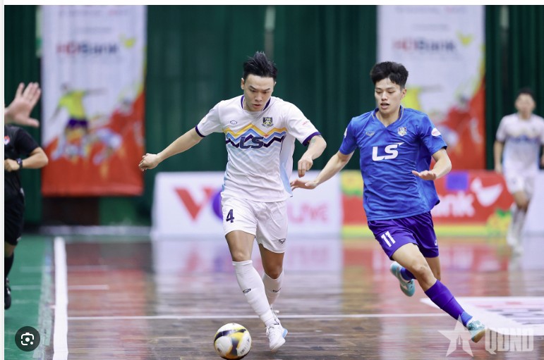 Bóng đá Futsal hoàn toàn tách biệt với bóng đá sân cỏ.