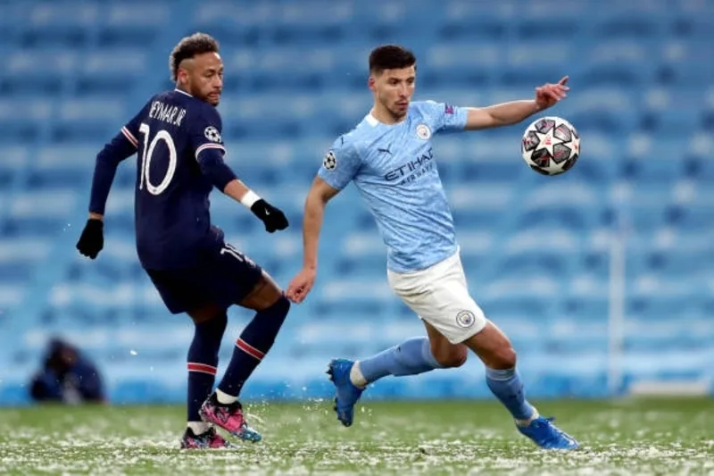 Ruben Dias là trung vệ có tư duy chiến thuật tốt, nổi bật ở khả năng tổ chức hàng thủ và giữ cự ly đội hình.
