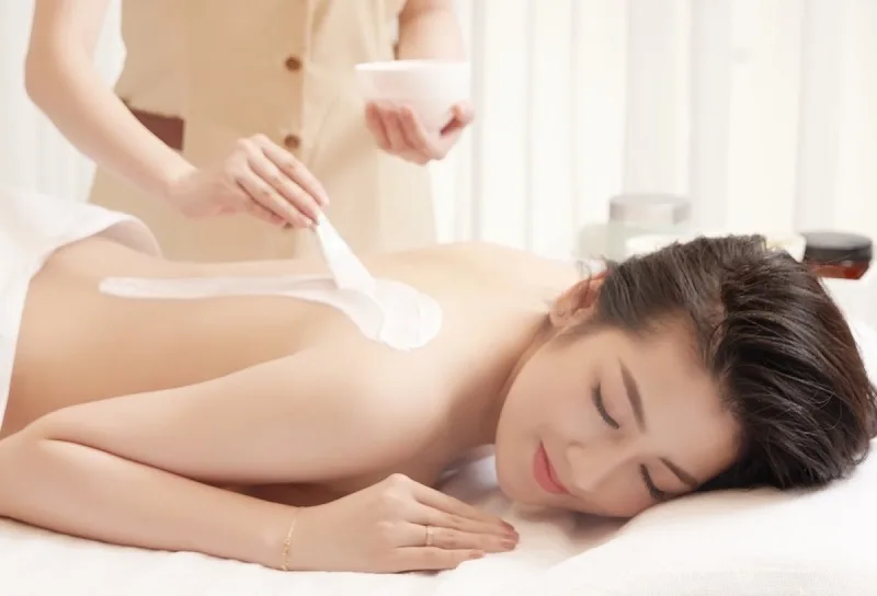 Liệu trình tắm trắng spa có thể hỗ trợ làn da mềm mại, sáng hơn khi được thực hiện đúng cách.