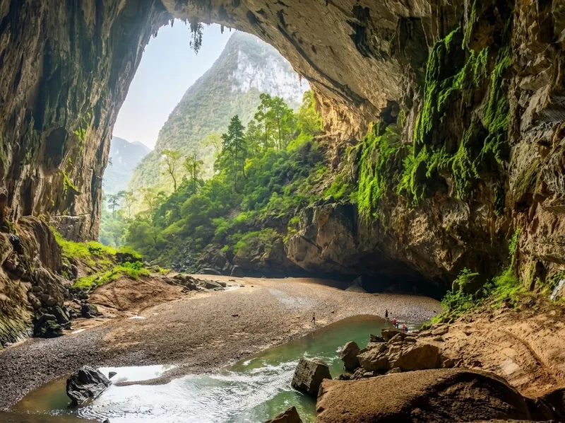 Động Phong Nha, Thiên Đường, Sơn Đoòng và Hang Én là những điểm khám phá nổi bật của vùng di sản.